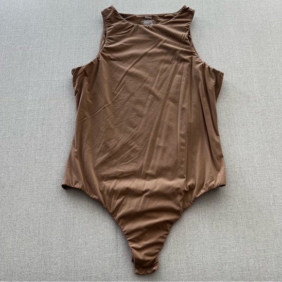 SKIMS Fits Everybody High Neck Tank Bodysuit - Picture 6 of 8